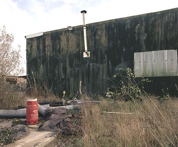 The marks on the wall of the bonding building indicate the position of the covered way (Nick Catford)