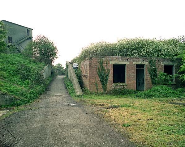 1890 Guardhouse at the rear of the 6-inch BL magazine (left). The Battery Observation Post tower can be seen to the left (Nick Catford)