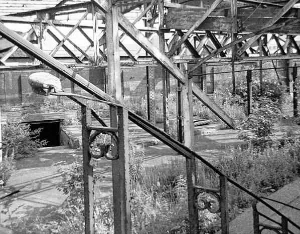 Platform 1 seen from footbridge steps in July 1966 (Ted Burgess)