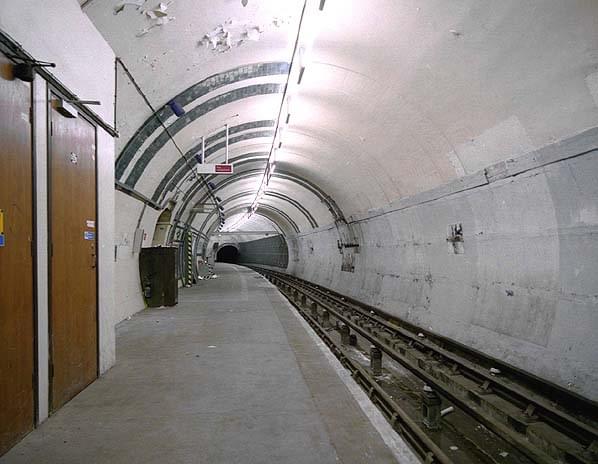 Looking north along Platform 1 at Aldwych in August 1995 (Nick Catford)