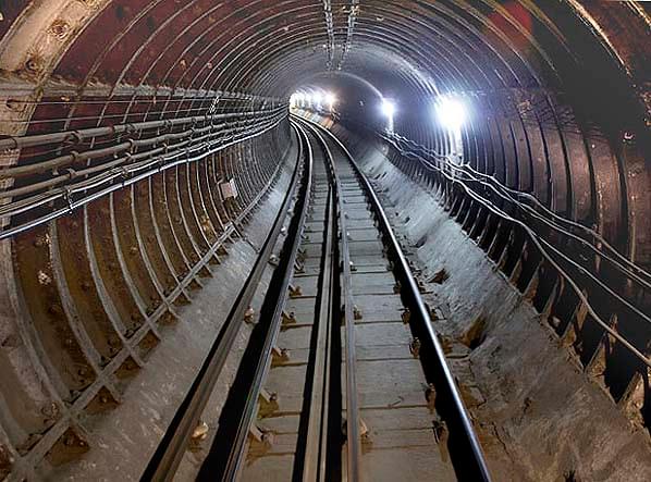 Drivers eye view of the tunnel between Platform 1 at Aldwych and Holborn in recent years (Transport for London)