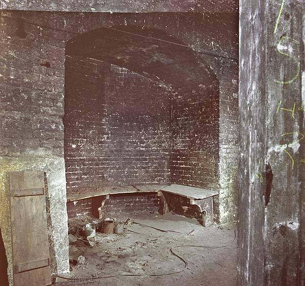 Five seats were originally provided in recesses towards the north end of the west platform. At least one of these survived in April 1985 (Nick Catford)