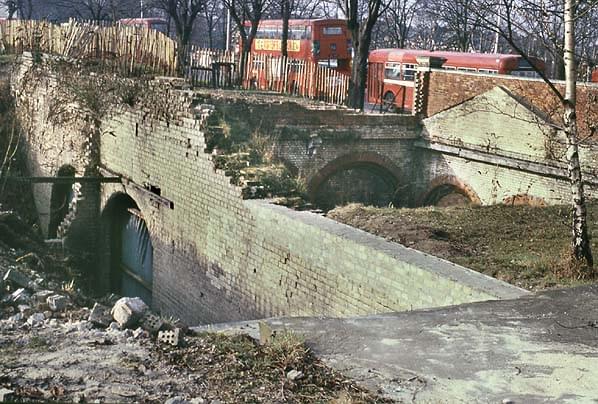The roofless concourse adjacent to the subway in February 1976; the roof was destroyed during the fire in 1936 (Nick Catford)
