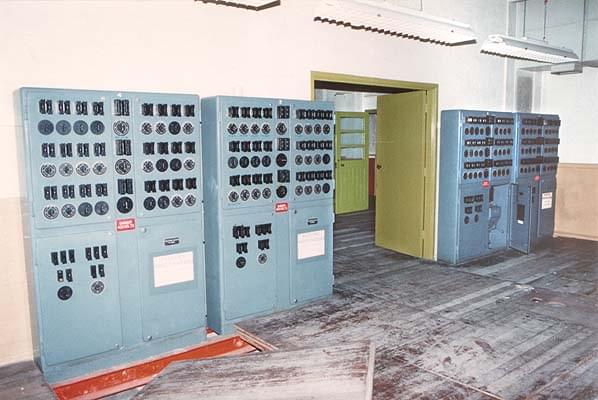 Fire detection equipment in the radar office in c.1988. The radar workshop is through the doors at the back of the room (John Harris/Sub Brit Archive)