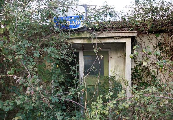 Reading Room - in more recent times the building has housed a social club (Spring 2006) (Nick Catford)