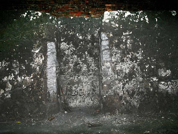 Safety recess in Golgotha Tunnel cut into the unexcavated chalk in April 2008 (Nick Catford)