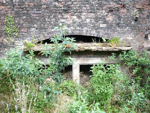 The remains of the Wapping (Park Lane) signal box seen on 26 April 2014 (Paul Wright)