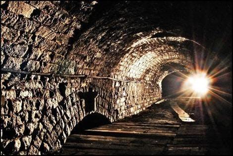 Cross passage over canal tunnel 