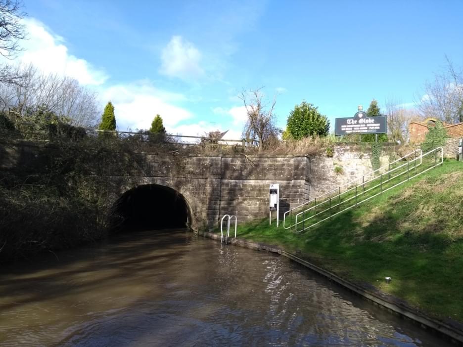 South Portal of the Snarestone Tunnel in March 2020. The sign advertises the convenient watering hole of the Globe, situated just above the portal. (Linda Dixon)
