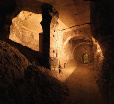 Gallery and reinforcing arches within the Sèvres Caves du Roi. (Sèvres.fr)