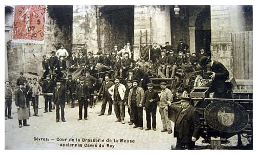 Courtyard of the Meuse Brewery, before 1900, showing the entrance to the Caves du Roi. (SAHS archive)