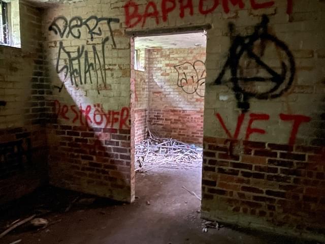 Interior, WW2 building (Neil Iosson / 2021)