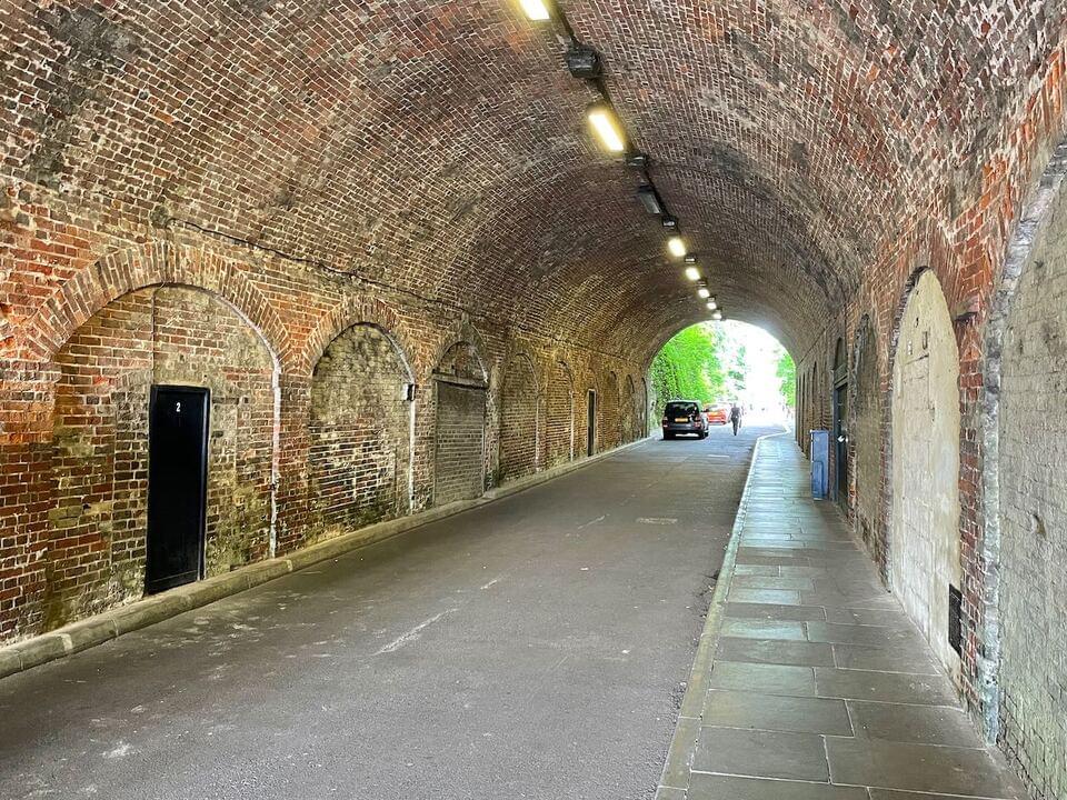 Tunnel interior (Neil Iosson / 2021)