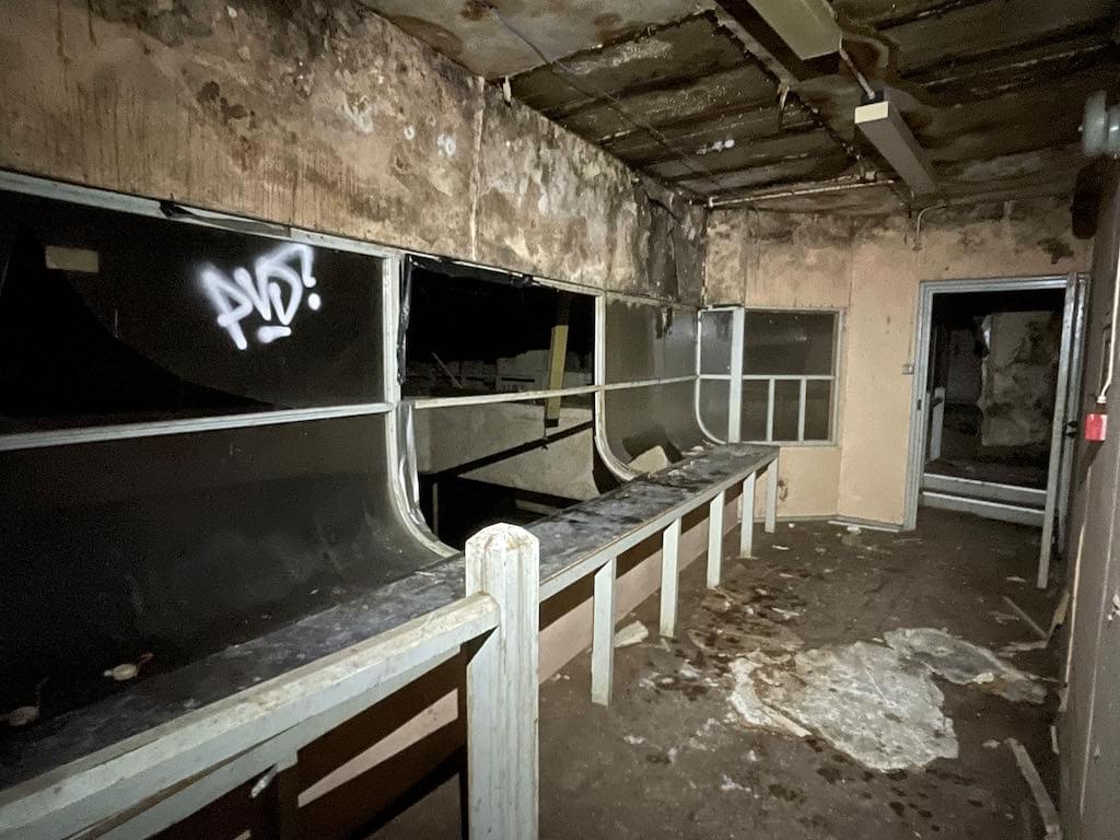 Southern cabin with plexiglass mostly in tact (Neil Iosson - 2021)