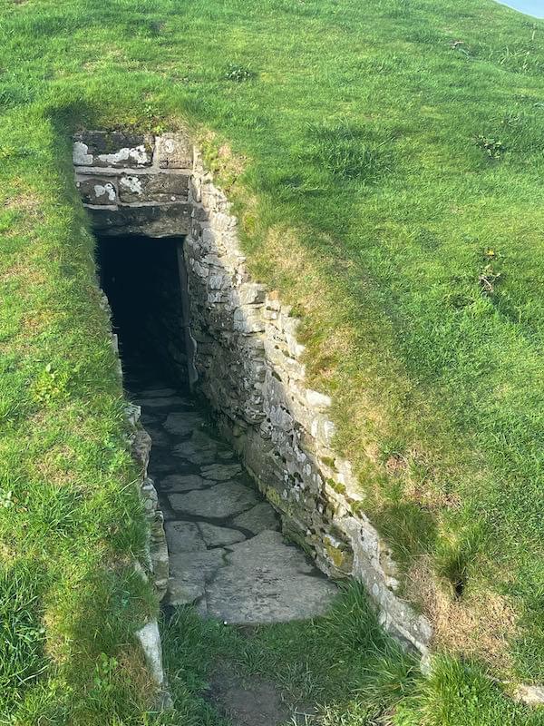 Chamber entrance (Neil Iosson - 2021)