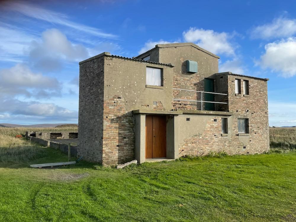 Camp cinema building / projecton room (Neil Iosson - 2021)