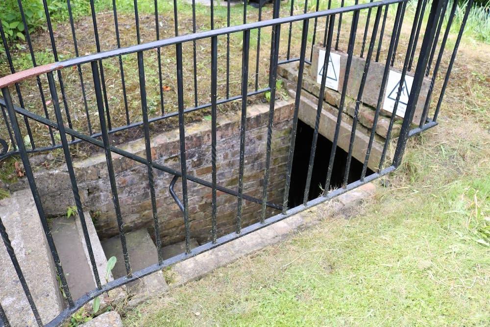 Entrance (Clive Holden)