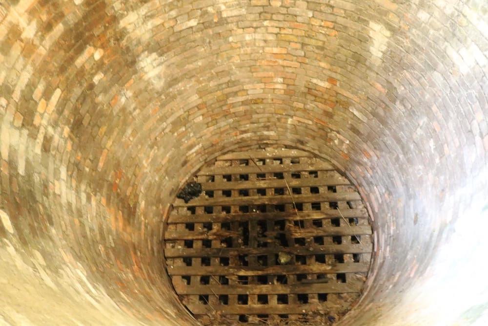 Ice well (Clive Holden)