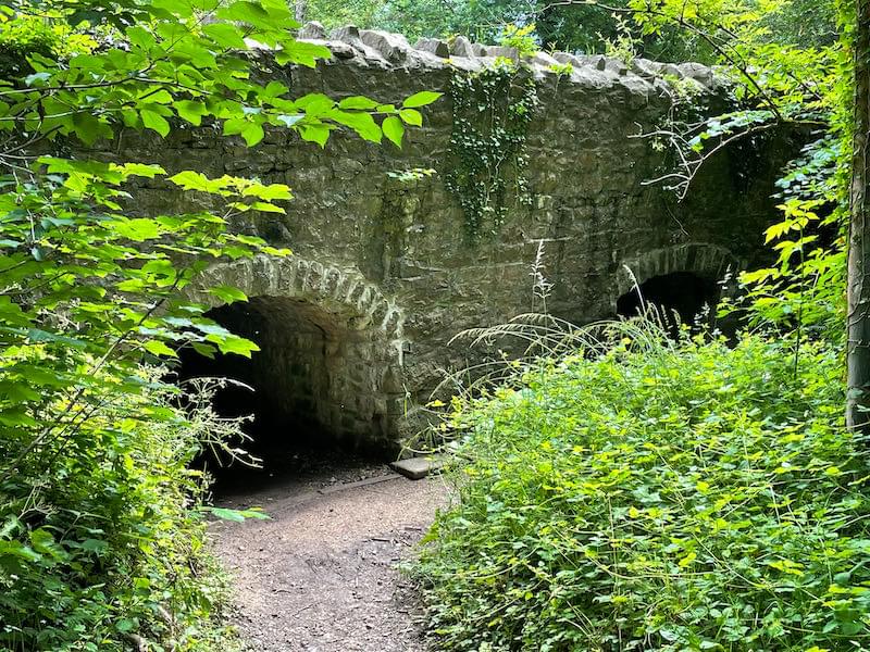 Incline railway tunnels under the road (Neil Iosson - 2021)