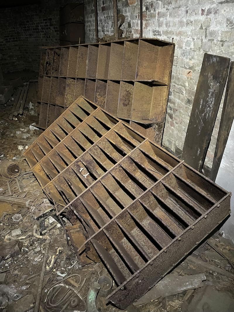 Discarded storage tray (Neil Iosson - 2022)