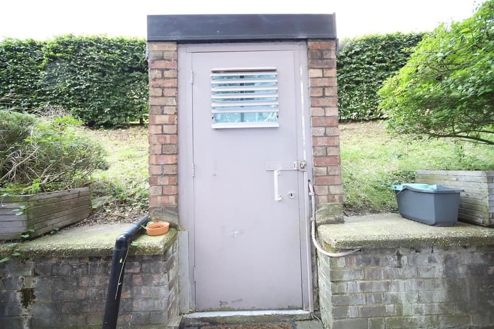 Entrance door (Unique Estates Property Services - 2022)