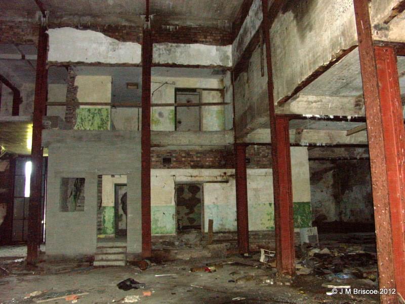 The Black Building in 2004 (Martin Briscoe)