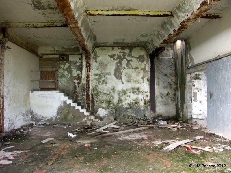 The Black Building in 2004 (Martin Briscoe)