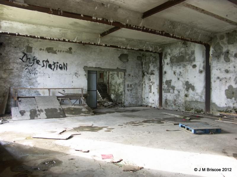 The Black Building in 2004 (Martin Briscoe)