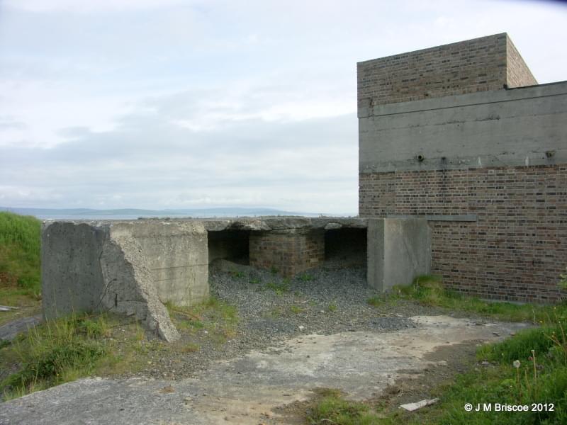 The Black Building in 2004 (Martin Briscoe)