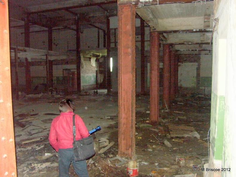 The Black Building in 2004 (Martin Briscoe)