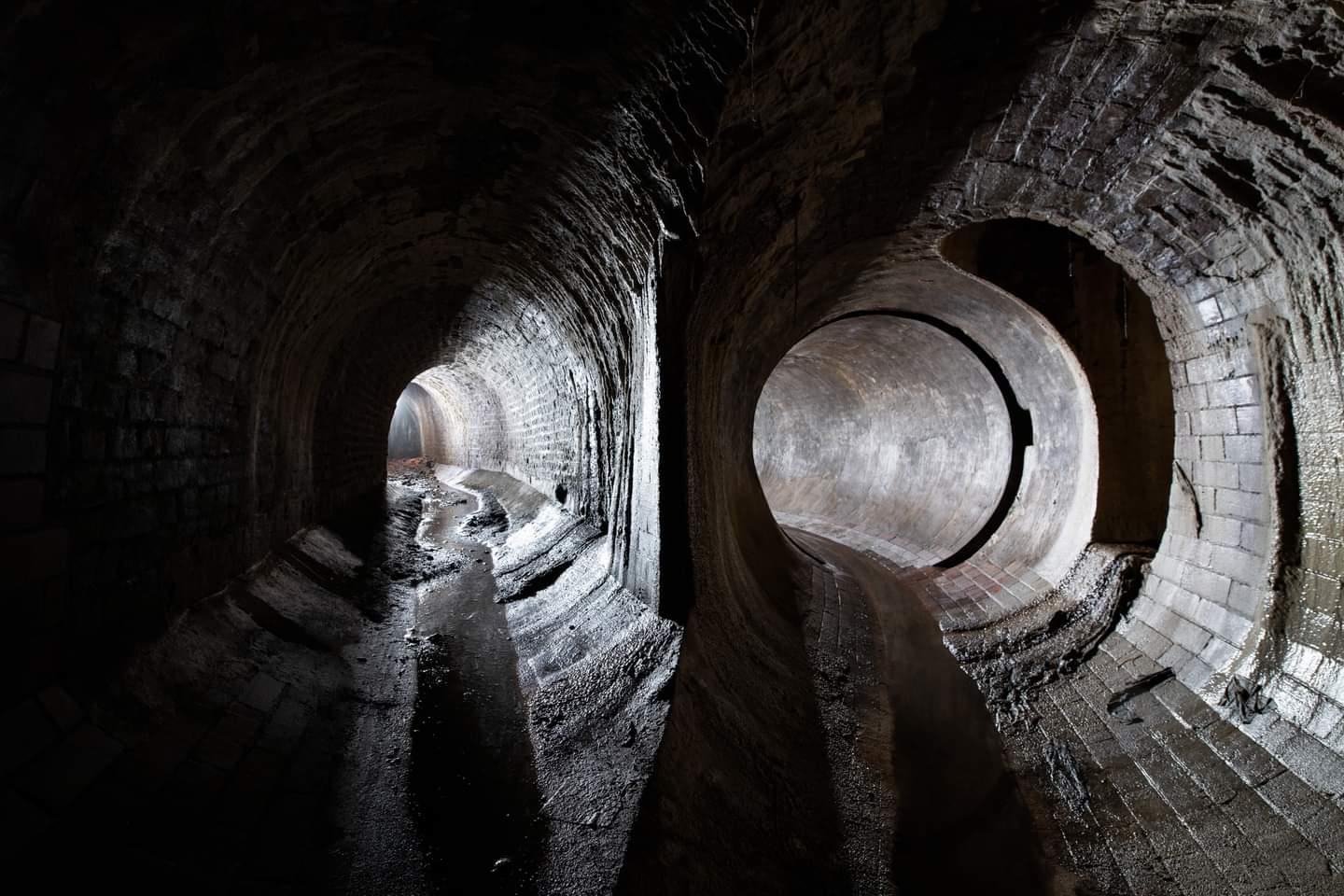 Tyburn Brook flowing underneath Marble Arch before it connects to the River Westbourne Sewer. (Callum Cromwell - 2022)