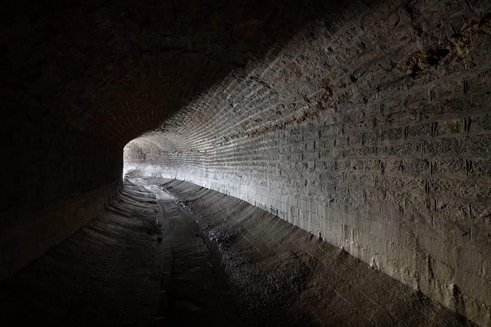 Tyburn Brook flowing underneath Marble Arch before it connects to the River Westbourne Sewer. (Callum Cromwell - 2022)