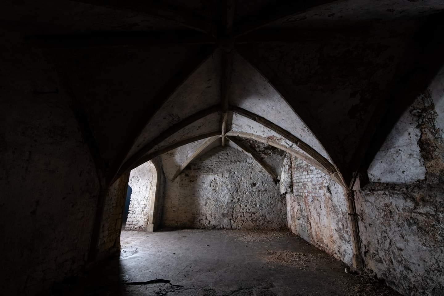 Vaults (Callum Cromwell - 2022)