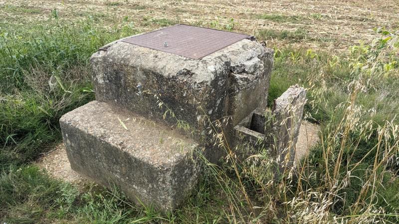 ROC POST ROGATE, HAMPSHIRE (Ian T)