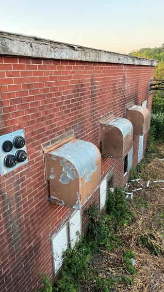 Stoke Orchard ROC Post - building near site (Alex Byless)