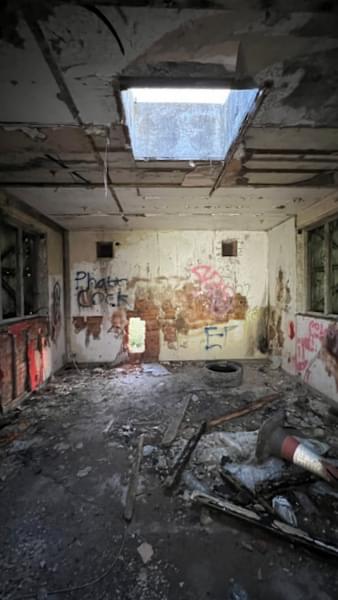 Stoke Orchard ROC Post - building near site (Alex Byles)