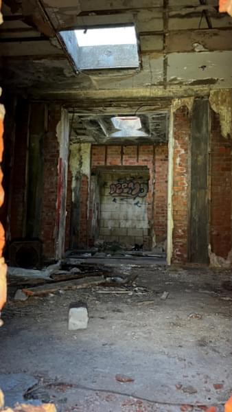 Stoke Orchard ROC Post - building near site (Alex Byles)