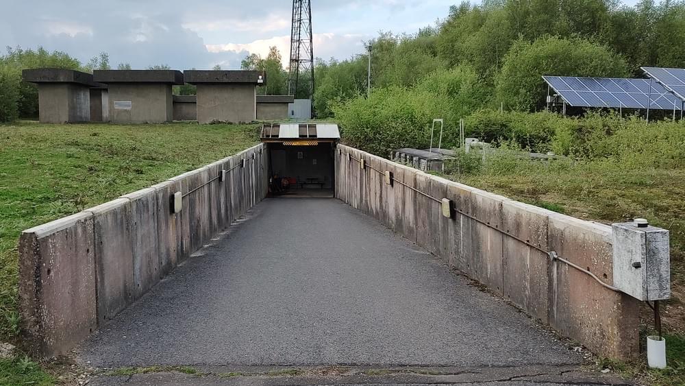 Main entrance ramp (Sean Gallon - 2024)