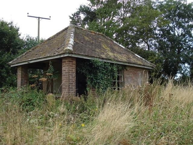 West Beckham ROC Post - (There are still some above-ground bits of the old Chain-Home Station around on the West Beckham site, including a very tumble-down Gatehouse/Guard-post. Pics 6 and 7 (Erica Devitt)