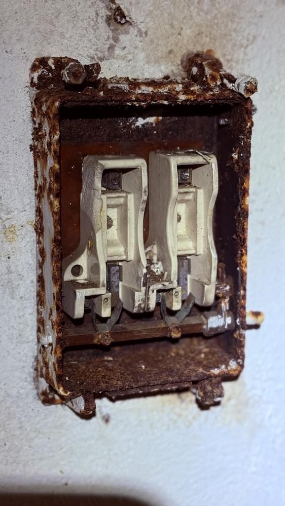 Fuses (Neil Iosson - 2026)