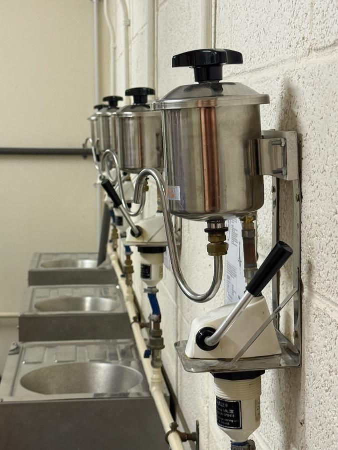 Sinks (Neil Iosson - 2025)