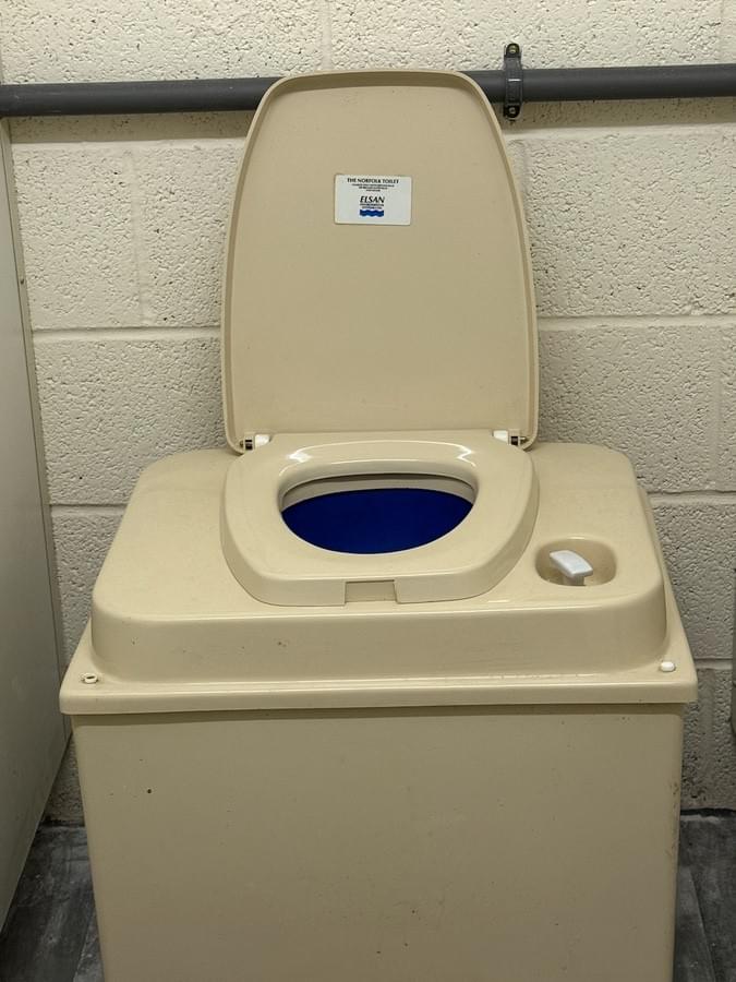 Toilet (chemical) (Neil Iosson - 2025)