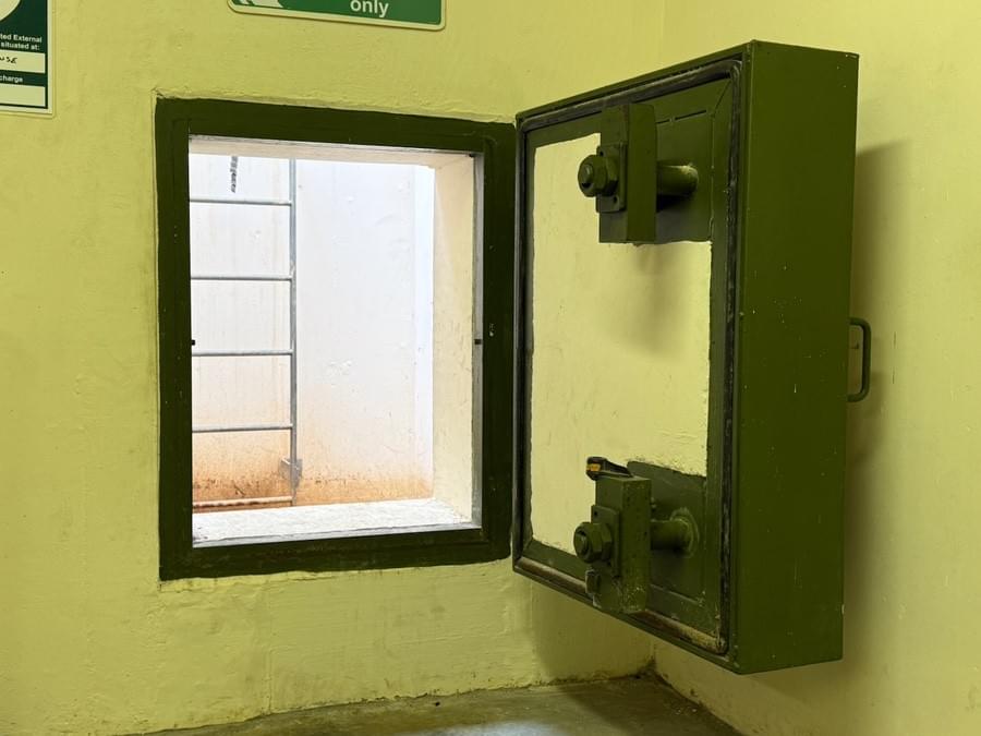 Emergency exit (Neil Iosson - 2025)