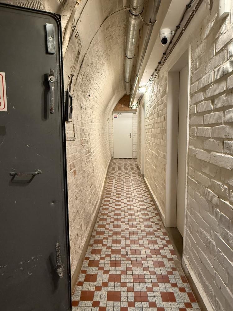 Corridor (Neil Iosson - 2025)
