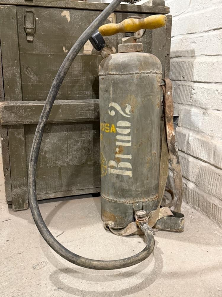 Fire extinguisher (Neil Iosson - 2025)